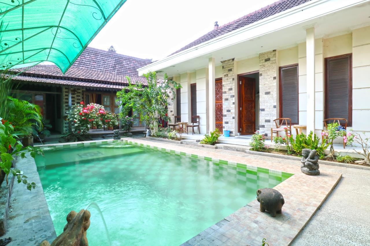 Oyo 90363 Nira Guest House Sanur  Exterior photo